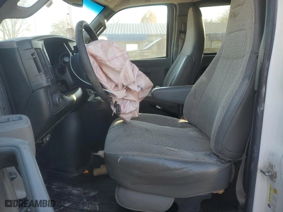 2016 Chevrolet Express Passenger LT with VIN 1GAZGPFG8G1284300, listed as a Copart auction lot 83689804 with 527,461 mi miles and Salvage Title. Bid and sale history available at carsss.com. Image 7.