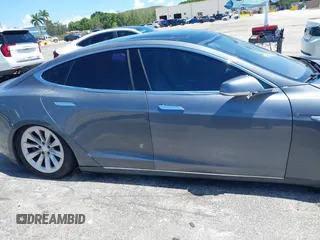 2013 Tesla Model S Performance z VIN 5YJSA1DP9DFP06121, wystawiony jako IAAI lot #42511097 z przebiegiem 100 990 mil mil oraz . Historia ofert i sprzedaży dostępna na DreamBid. Obrazek 14.
