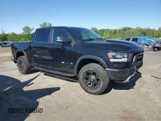 2019 Ram 1500 Rebel z VIN 1C6SRFLT5KN811457, wystawiony jako Copart lot #57034285 z przebiegiem 84 077 mil mil oraz Szkoda całkowita • Salvage title. Historia ofert i sprzedaży dostępna na DreamBid. Obrazek 4.