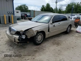 2008 Lincoln Town Car Limited z VIN 2LNHM82V18X643187, wystawiony jako Copart lot #55143945 z przebiegiem 120 806 mil mil oraz Szkoda całkowita • Salvage title. Historia ofert i sprzedaży dostępna na DreamBid. Obrazek 1.