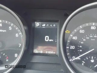 2017 Hyundai Santa Fe 2.4L z VIN 5XYZT3LB3HG498472, wystawiony jako IAAI lot #41483416 z przebiegiem 91 894 mil mil oraz . Historia ofert i sprzedaży dostępna na DreamBid. Obrazek 16.