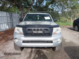 2005 Toyota Tacoma PreRunner z VIN 3TMJU62N15M003398, wystawiony jako IAAI lot #42490056 z przebiegiem 246 125 mil mil oraz . Historia ofert i sprzedaży dostępna na DreamBid. Obrazek 12.