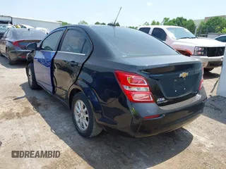 2018 Chevrolet Sonic LT z VIN 1G1JD5SH7J4119014, wystawiony jako IAAI lot #42320707 z przebiegiem 88 296 mil mil oraz . Historia ofert i sprzedaży dostępna na DreamBid. Obrazek 3.