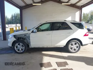 2012 Mercedes-Benz M ML 350 with VIN 4JGDA5HB1CA013738, listed as a IAAI auction lot 42024949 with 81,124 mi miles. Bid and sale history available at carsss.com. Image 15.