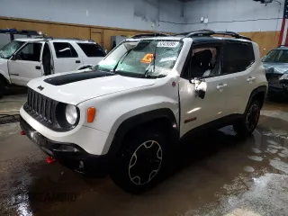 2015 Jeep Renegade Trailhawk with VIN ZACCJBCT0FPC19412, listed as a Copart auction lot 52428395 with 274,497 mi miles and Clean Title. Bid and sale history available at DreamBid. Image 1.