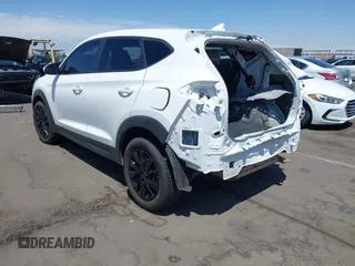 2020 Hyundai Tucson SE z VIN KM8J2CA4XLU159781, wystawiony jako IAAI lot #42170758 z przebiegiem 108 655 mil mil oraz . Historia ofert i sprzedaży dostępna na DreamBid. Obrazek 3.