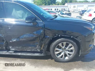 2024 Toyota Highlander XLE z VIN 5TDAAAB51RS058547, wystawiony jako IAAI lot #41967637 z przebiegiem 13 191 mil mil oraz . Historia ofert i sprzedaży dostępna na DreamBid. Obrazek 6.