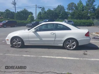 2008 Mercedes-Benz CLK 350 с VIN WDBTJ56H28F253753, выставлен на аукционе IAAI как лот 42525405 с пробегом Не указан миль и . История ставок и продаж доступна на DreamBid. Изображение 14.