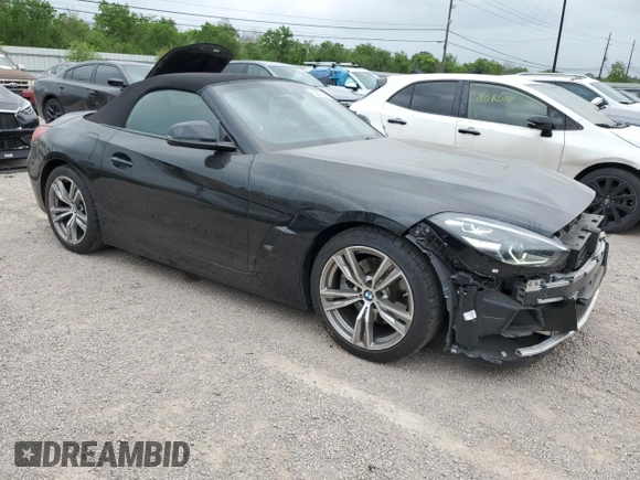 2025 BMW Z4 sDrive30i with VIN WBAHF3C05SWY40884, listed as a Copart auction lot 51104275 with 9,313 mi miles and Clean Title. Bid and sale history available at carsss.com. Image 4.