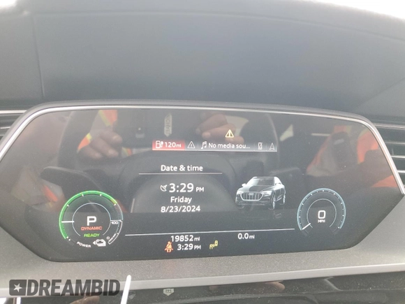 2023 Audi e-tron Sportback S line Premium z VIN WA11AAGEXPB004395, wystawiony jako Copart lot #68947554 z przebiegiem 19 852 mil mil oraz Szkoda całkowita • Salvage title. Historia ofert i sprzedaży dostępna na DreamBid. Obrazek 9.