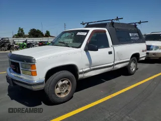 1998 GMC Sierra 1500 z VIN 1GTEK14W3WZ537180, wystawiony jako Copart lot #57314215 z przebiegiem 234 039 mil mil oraz Szkoda całkowita • Salvage title. Historia ofert i sprzedaży dostępna na DreamBid. Obrazek 1.