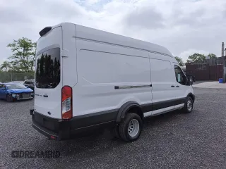2023 Ford Transit Cargo with VIN 1FTRU8XG8PKC05304, listed as a Copart auction lot 60695455 with 697 mi miles and Clean title. Bid and sale history available at DreamBid. Image 4.