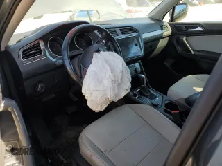 2018 Volkswagen Tiguan SEL с VIN 3VV2B7AX3JM221941, выставлен на аукционе Copart как лот 64656555 с пробегом Не указан миль и Списание • Salvage title. История ставок и продаж доступна на DreamBid. Изображение 8.