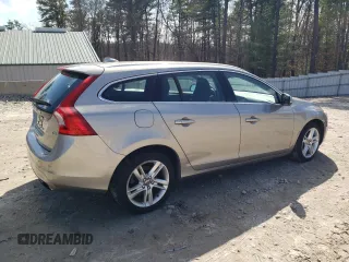 2015 Volvo V60 T5 Drive-E Premier z VIN YV140MEK7F1260797, wystawiony jako Copart lot #50122405 z przebiegiem 179 471 mil mil oraz Czysty tytuł • Clean title. Historia ofert i sprzedaży dostępna na DreamBid. Obrazek 3.