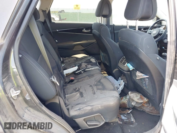 2016 Kia Sorento LX with VIN 5XYPGDA31GG166560, listed as a IAAI auction lot 39903526 with 1 mi miles. Bid and sale history available at carsss.com. Image 8.