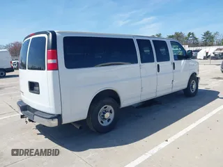 2015 Chevrolet Express Passenger LT z VIN 1GAZG1FGXF1186123, wystawiony jako IAAI lot #42023980 z przebiegiem 74 532 mil mil oraz . Historia ofert i sprzedaży dostępna na DreamBid. Obrazek 4.