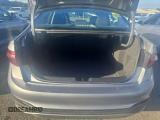 2024 Volkswagen Jetta S z VIN 3VW5M7BU3RM054029, wystawiony jako IAAI lot #42809045 z przebiegiem 22 859 mil mil oraz . Historia ofert i sprzedaży dostępna na DreamBid. Obrazek 16.
