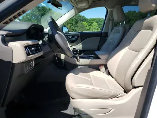 2023 Lincoln Aviator Standard z VIN 5LM5J6XC0PGL00380, wystawiony jako Copart lot #55167045 z przebiegiem 68 083 mil mil oraz Szkoda całkowita • Salvage title. Historia ofert i sprzedaży dostępna na DreamBid. Obrazek 7.