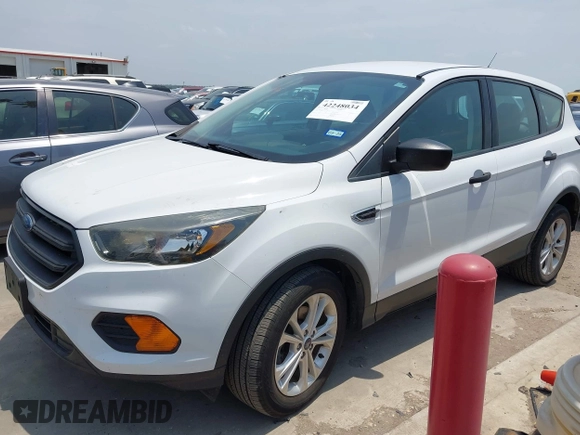 2018 Ford Escape S z VIN 1FMCU0F7XJUB36437, wystawiony jako IAAI lot #42248034 z przebiegiem 50 686 mil mil oraz . Historia ofert i sprzedaży dostępna na DreamBid. Obrazek 2.