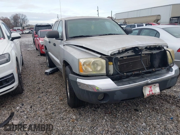 2005 Dodge Dakota SLT with VIN 1D7HW48N55S253745, listed as a IAAI auction lot 41116435 with 183,241 mi miles. Bid and sale history available at carsss.com. Image 1.