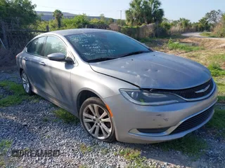 2015 Chrysler 200 Limited z VIN 1C3CCCAB0FN583630, wystawiony jako IAAI lot #42299854 z przebiegiem 115 566 mil mil oraz . Historia ofert i sprzedaży dostępna na DreamBid. Obrazek 1.