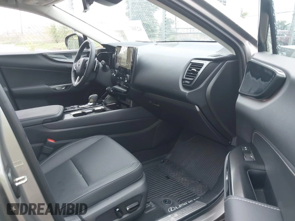 2025 Lexus NX 350h Premium z VIN JTJGKCEZ2S2054535, wystawiony jako IAAI lot #42300774 z przebiegiem 2 612 mil mil oraz . Historia ofert i sprzedaży dostępna na DreamBid. Obrazek 5.