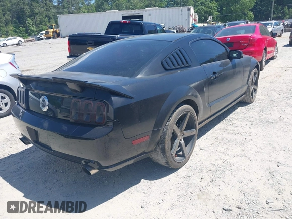 2005 Ford Mustang GT Deluxe z VIN 1ZVFT82H255119937, wystawiony jako IAAI lot #42342433 z przebiegiem 149 435 mil mil oraz . Historia ofert i sprzedaży dostępna na DreamBid. Obrazek 4.