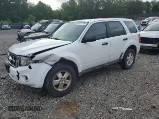 2011 Ford Escape XLS z VIN 1FMCU0C79BKB47155, wystawiony jako Copart lot #60277365 z przebiegiem 124 799 mil mil oraz Czysty tytuł • Clean title. Historia ofert i sprzedaży dostępna na DreamBid. Obrazek 1.