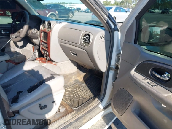 2006 GMC Envoy XL Denali with VIN 1GKES66M566159202, listed as a IAAI auction lot 41988276 with 293,983 mi miles. Bid and sale history available at carsss.com. Image 5.