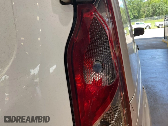 2020 Ford Transit Connect XL z VIN NM0LS7E24L1481506, wystawiony jako IAAI lot #42703132 z przebiegiem 62 368 mil mil oraz . Historia ofert i sprzedaży dostępna na DreamBid. Obrazek 1.