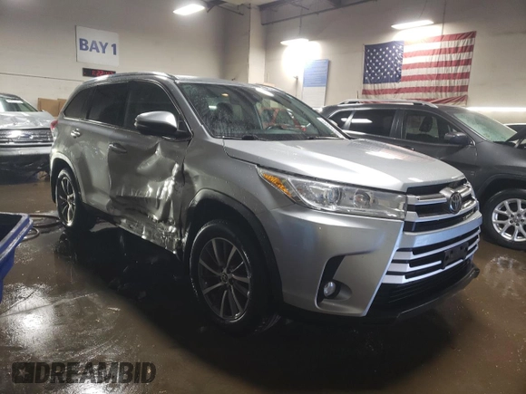 2019 Toyota Highlander SE z VIN 5TDJZRFHXKS745415, wystawiony jako Copart lot #49050585 z przebiegiem 81 440 mil mil oraz Szkoda całkowita • Salvage title. Historia ofert i sprzedaży dostępna na DreamBid. Obrazek 4.
