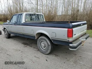 1988 Ford F-250 with VIN 1FTHX25M7JKA73751, listed as a Copart auction lot 49342415 with 67,610 mi miles and Clean Title. Bid and sale history available at carsss.com. Image 2.
