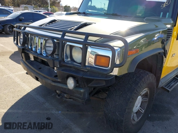 2003 Hummer H2 z VIN 5GRGN23UX3H124727, wystawiony jako IAAI lot #41697787 z przebiegiem 241 554 mil mil oraz . Historia ofert i sprzedaży dostępna na DreamBid. Obrazek 6.