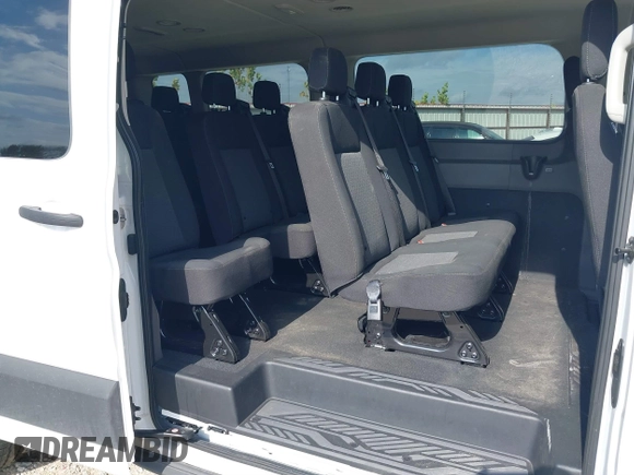 2022 Ford Transit Passenger XL with VIN 1FBAX2Y83NKA59579, listed as a IAAI auction lot 40688586 with 5,101 mi miles. Bid and sale history available at carsss.com. Image 8.