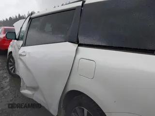 2018 Toyota Sienna XLE with VIN 5TDDZ3DC0JS201425, listed as a IAAI auction lot 42001590 with 49,772 mi miles. Bid and sale history available at carsss.com. Image 18.