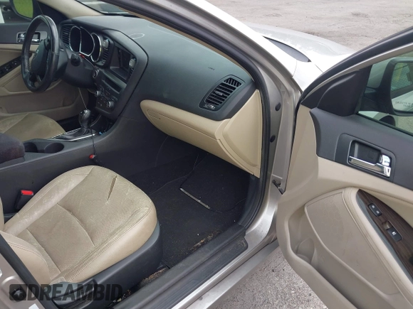 2013 Kia Optima EX z VIN 5XXGN4A70DG251141, wystawiony jako IAAI lot #42410478 z przebiegiem 245 963 mil mil oraz . Historia ofert i sprzedaży dostępna na DreamBid. Obrazek 5.