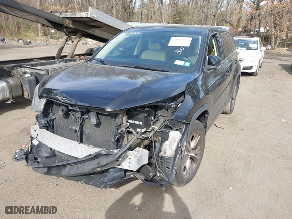 2016 Toyota Highlander LE with VIN 5TDBKRFH9GS259324, listed as a IAAI auction lot 39138226 with 158,794 mi miles. Bid and sale history available at carsss.com. Image 6.