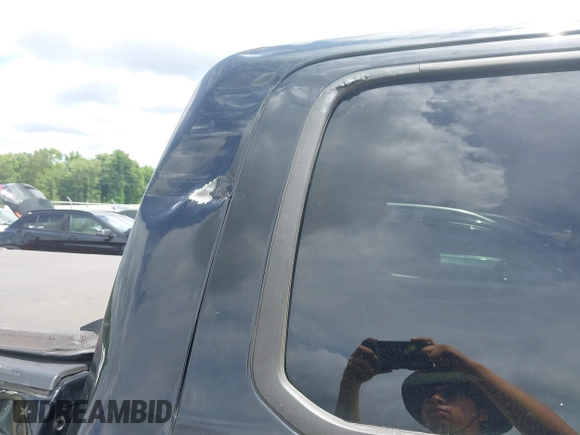 2022 Ram 1500 Big Horn z VIN 1C6RRFFG8NN365239, wystawiony jako IAAI lot #42453450 z przebiegiem 59 576 mil mil oraz . Historia ofert i sprzedaży dostępna na DreamBid. Obrazek 19.