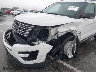 2017 Ford Explorer XLT with VIN 1FM5K7D86HGB92676, listed as a IAAI auction lot 41563193 with 124,164 mi miles. Bid and sale history available at carsss.com. Image 6.