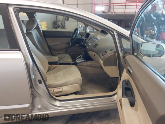 2006 Honda Civic LX z VIN 1HGFA16556L005459, wystawiony jako IAAI lot #41940768 z przebiegiem 178 595 mil mil oraz . Historia ofert i sprzedaży dostępna na DreamBid. Obrazek 5.