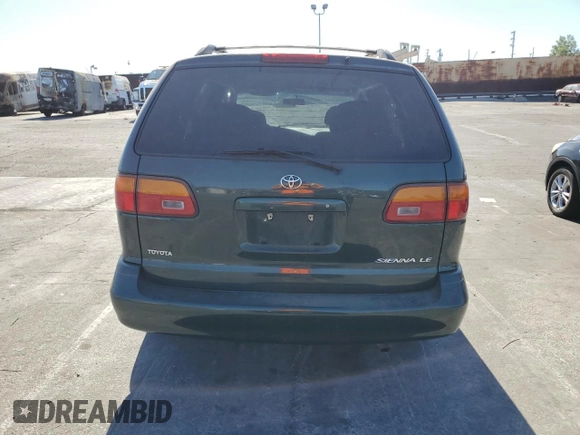 2000 Toyota Sienna LE with VIN 4T3ZF13C5YU250522, listed as a Copart auction lot 80117884 with 155,009 mi miles and Salvage Title. Bid and sale history available at carsss.com. Image 6.