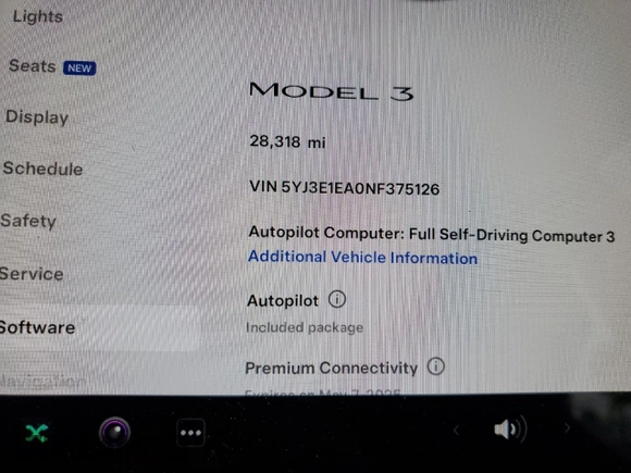 2022 Tesla Model 3 z VIN 5YJ3E1EA0NF375126, wystawiony jako Copart lot #53294925 z przebiegiem 28 318 mil mil oraz Szkoda całkowita • Salvage title. Historia ofert i sprzedaży dostępna na DreamBid. Obrazek 9.