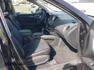 2017 Nissan Pathfinder Platinum with VIN 5N1DR2MN1HC905233, listed as a IAAI auction lot 41937330 with 117,326 mi miles. Bid and sale history available at carsss.com. Image 5.