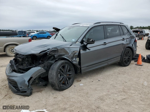 2022 Volkswagen Tiguan SE R-Line Black with VIN 3VVCB7AX3NM011768, listed as a Copart auction lot 46537435 with 80,243 mi miles and Salvage Title. Bid and sale history available at carsss.com. Image 1.