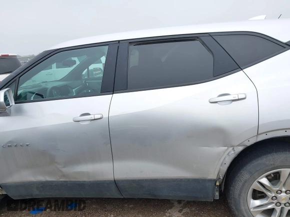2020 Chevrolet Blazer LT z VIN 3GNKBCRSXLS570066, wystawiony jako IAAI lot #42140439 z przebiegiem 187 034 mil mil oraz . Historia ofert i sprzedaży dostępna na DreamBid. Obrazek 14.