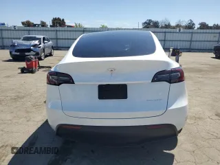 2024 Tesla Model Y Long Range с VIN 7SAYGDEE6RF157415, выставлен на аукционе Copart как лот 54950915 с пробегом 20 567 миль миль и Списание • Salvage title. История ставок и продаж доступна на DreamBid. Изображение 6.