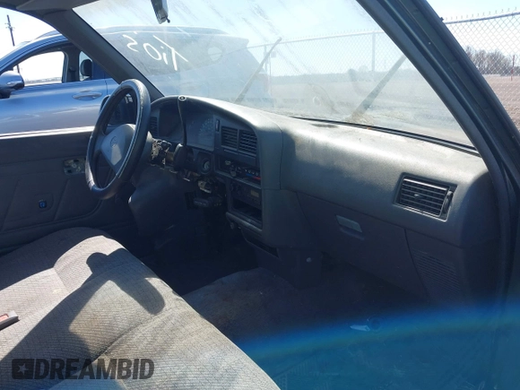 1992 Toyota Pickup DX with VIN JT4RN81P3N5138807, listed as a IAAI auction lot 41823804 with 136,154 mi miles and . Bid and sale history available at DreamBid. Image 5.