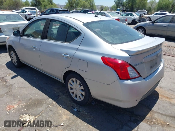 2016 Nissan Versa SV z VIN 3N1CN7AP1GL877776, wystawiony jako IAAI lot #42866019 z przebiegiem 165 678 mil mil oraz . Historia ofert i sprzedaży dostępna na DreamBid. Obrazek 3.
