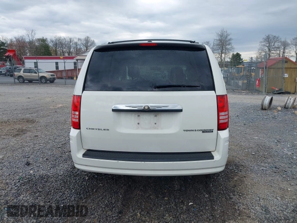 2010 Chrysler Town & Country Touring with VIN 2A4RR5D17AR463316, listed as a IAAI auction lot 42075932 with 260,617 mi miles. Bid and sale history available at carsss.com. Image 16.