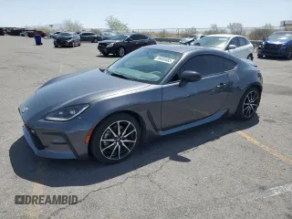 2023 Toyota 86 z VIN JF1ZNBB17P9750114, wystawiony jako Copart lot #56693485 z przebiegiem 22 669 mil mil oraz Szkoda całkowita • Salvage title. Historia ofert i sprzedaży dostępna na DreamBid. Obrazek 1.